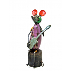 Mysz siedząca Figurka z metalu z recyclingu Gitara